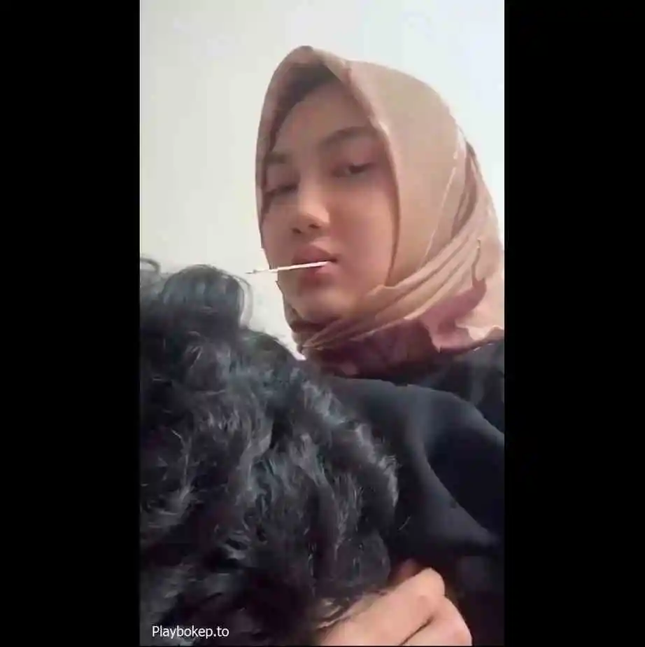 Jilbab yang Viral Main Sama Pacar
