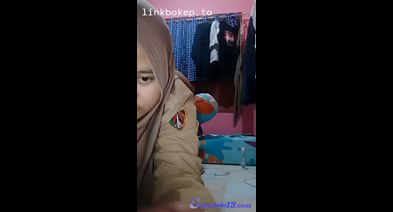 Hijab SMA Nglampiasin Birahi Pake Guling